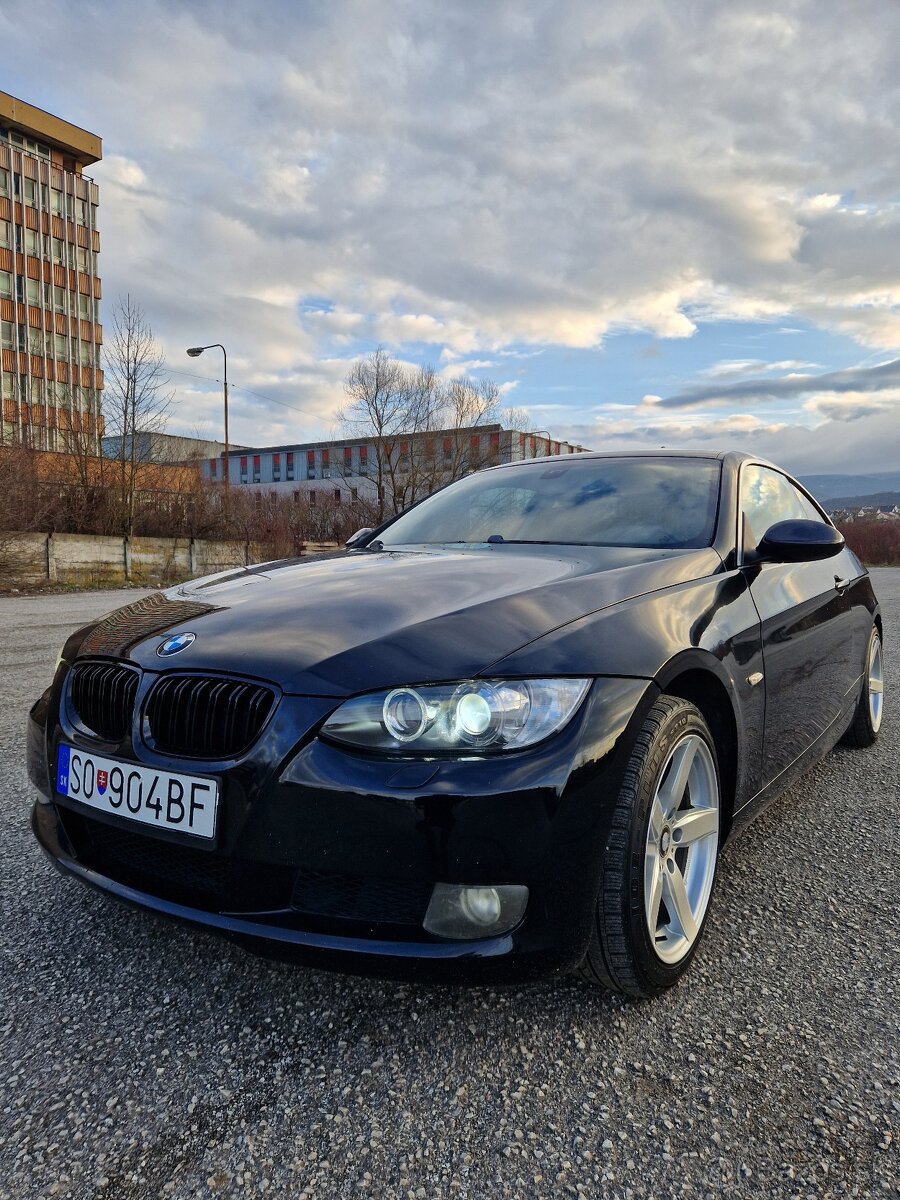 BMW e92 320i coupe manuál