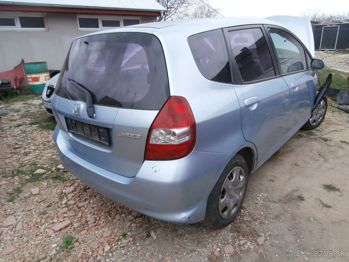 HONDA JAZZ-rozpredám na náhradné diely