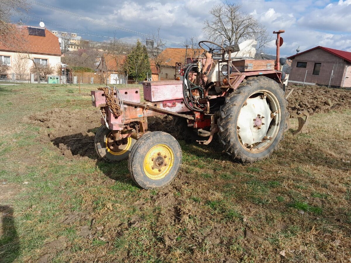 Traktor RS 09+ŠPZ + vlečka