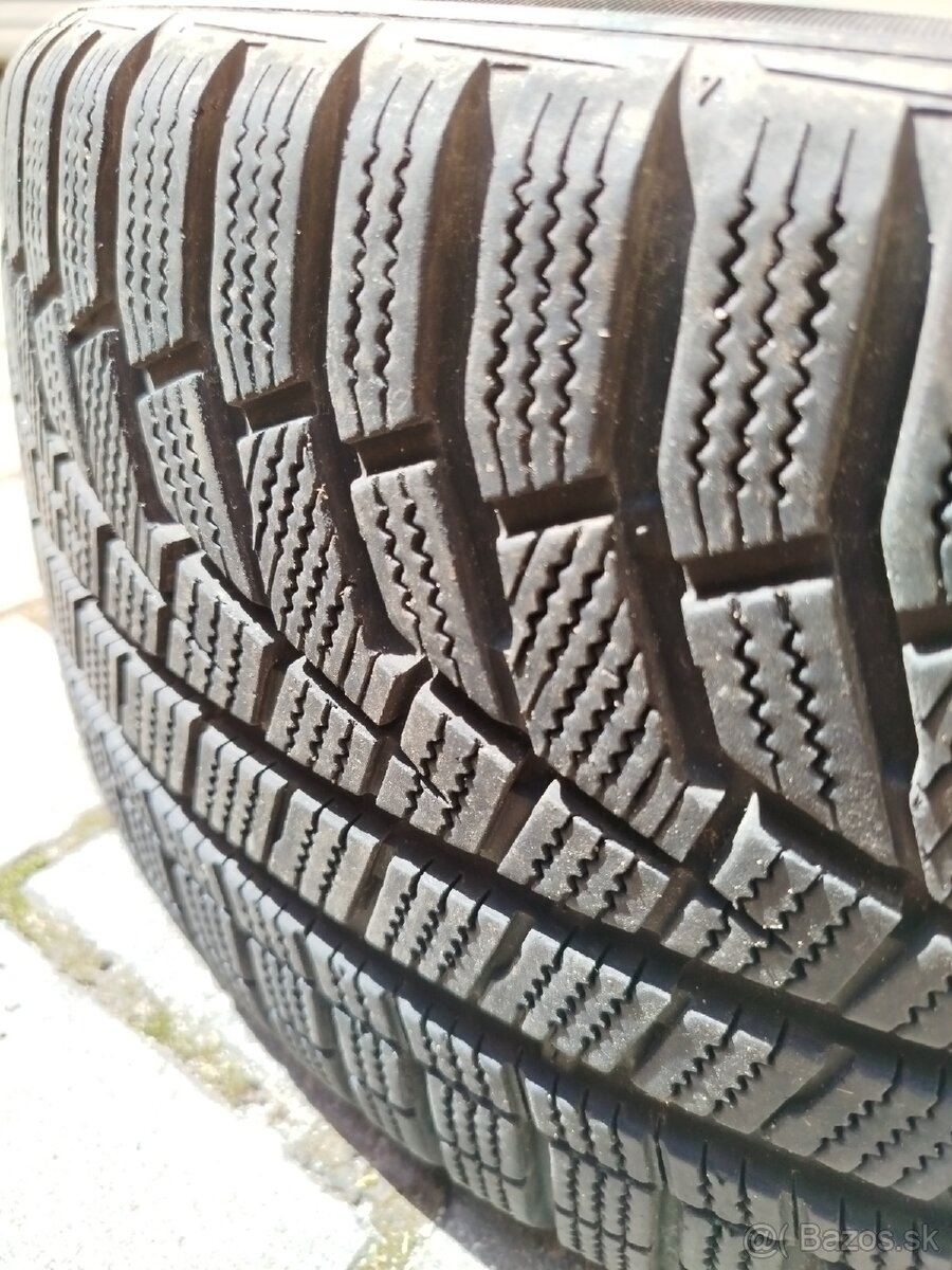 Zimné pneumatiky 235/45R18 98V Hankook