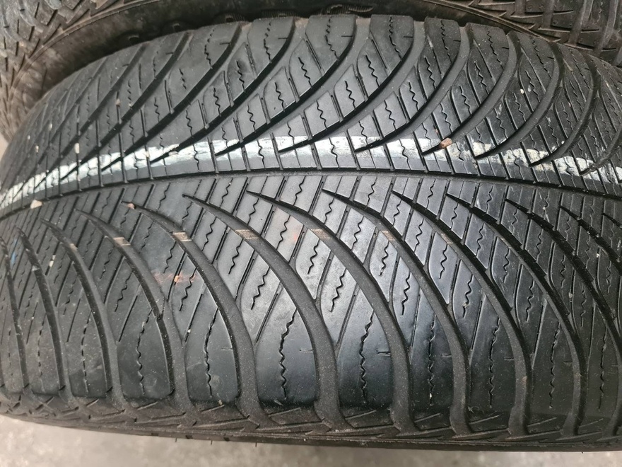 235/55r17 celoročné GOODYEAR dezén 7,2mm