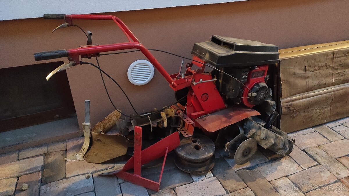 Malotraktor typ vari gukom agzat