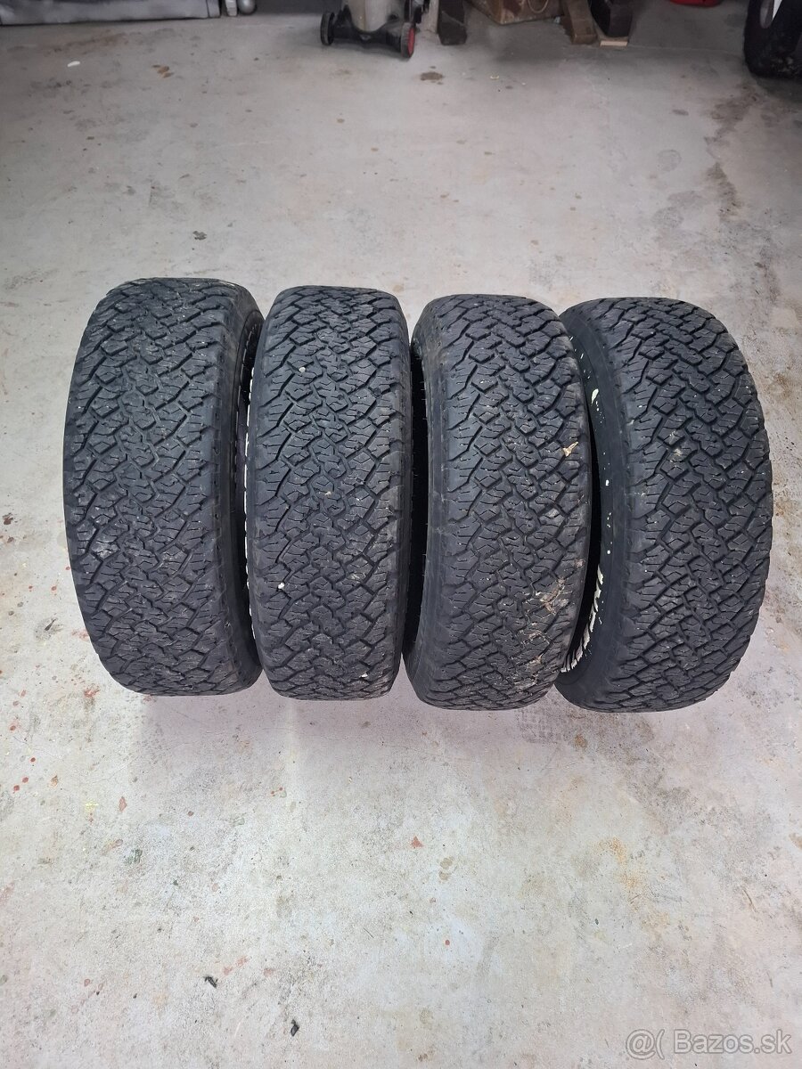 Pneu 235/70/R16