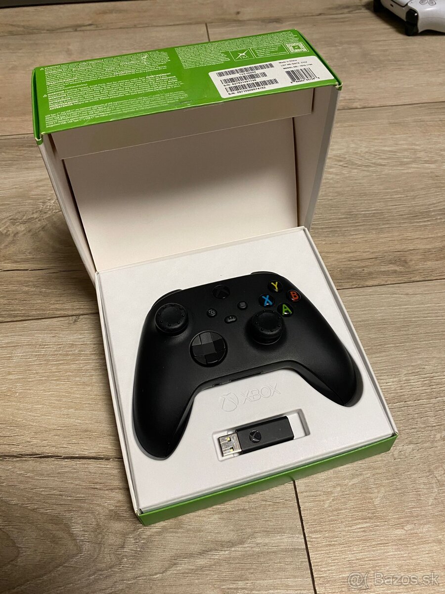 Microsoft Xbox Wireless Controller + adaptér pre Windows (PC