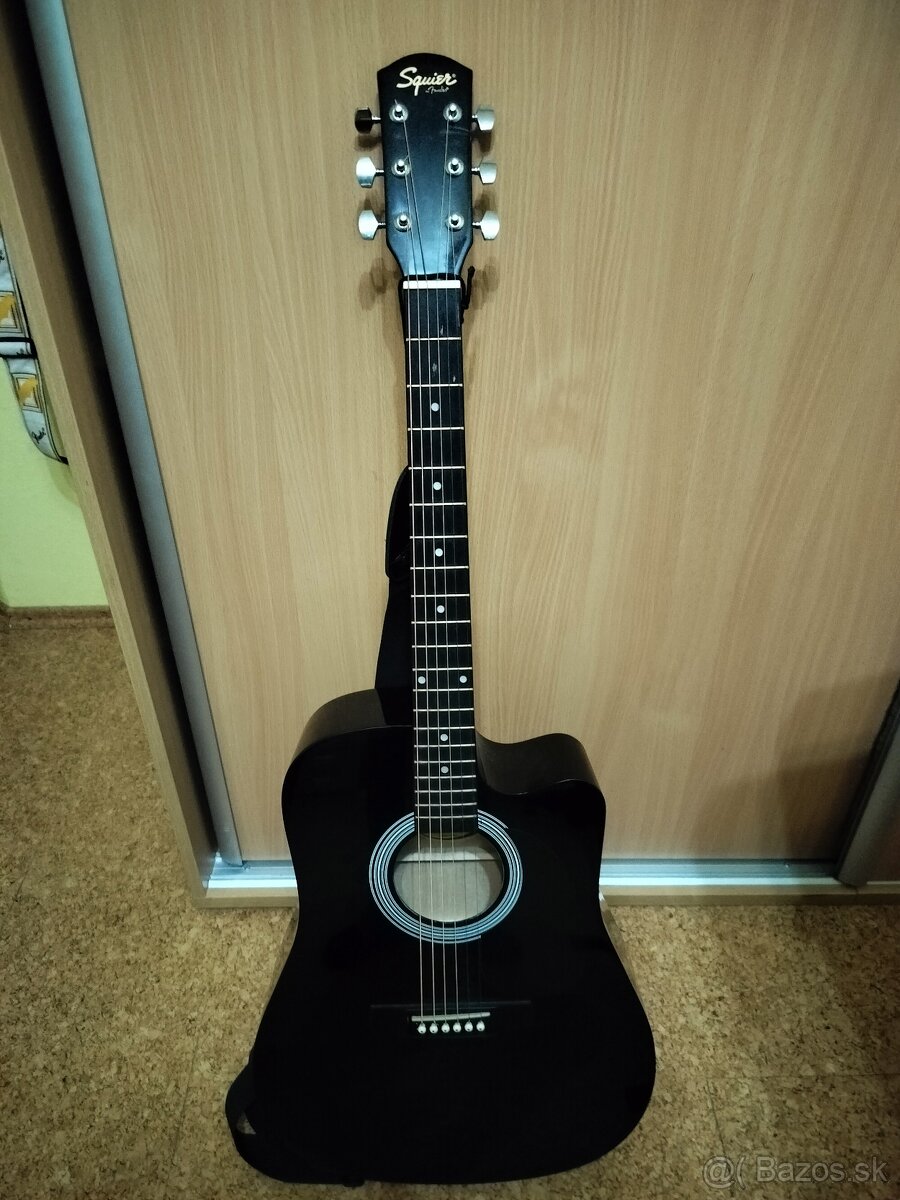 Gitara dreadnought Fender Squier čierna a výrezom