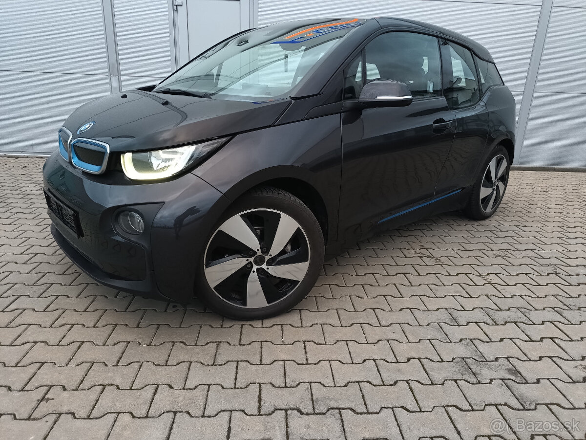 BMW i3 tepelné čerpadlo, velká naviagce, dotykové kliky