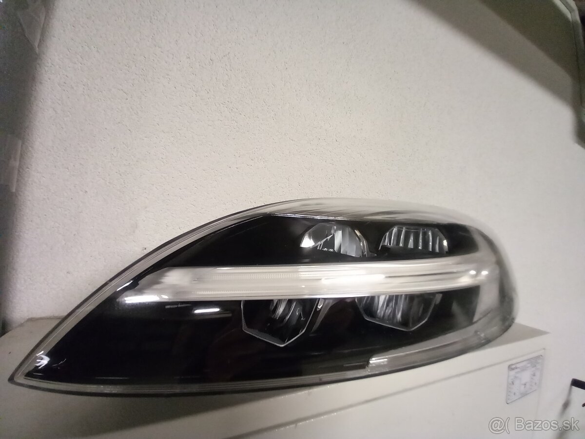 PREDNÉ ĽAVÉ SVETLO VOLVO V40 II 2 FULL LED 31677022