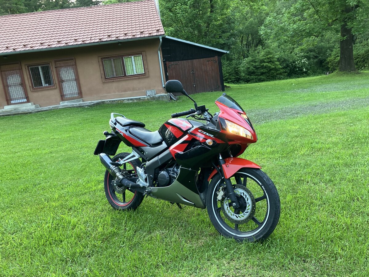 Honda CBR125R 2011