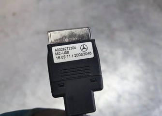 MERCEDES C TŘÍDA W204 KABEL PŘÍVOD USB A0028272304