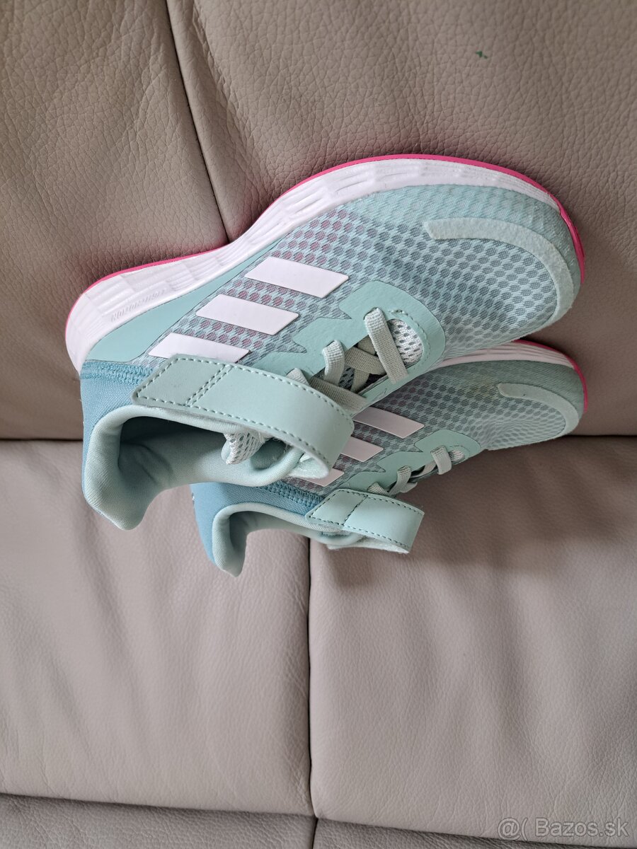 Nove botasky Adidas v.28 a 1/2