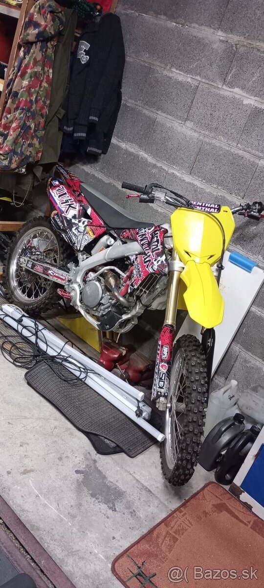 Ponúkam crossu Suzuki 2015 FMF výfuk vstrek 250ka