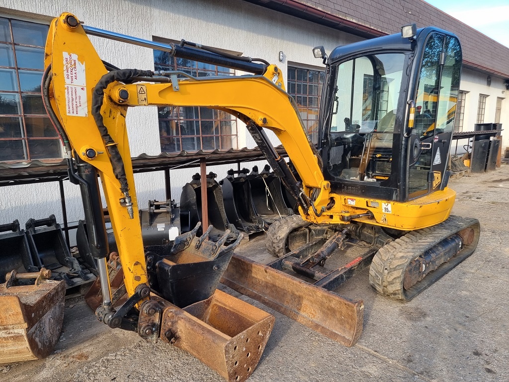 JCB 8025, 8026, 8030 - 600 - 3000mth - po servisu