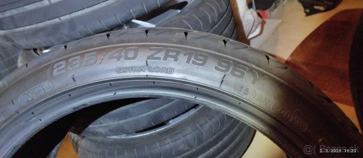 Predam 235/40 r19 letne 3 ks