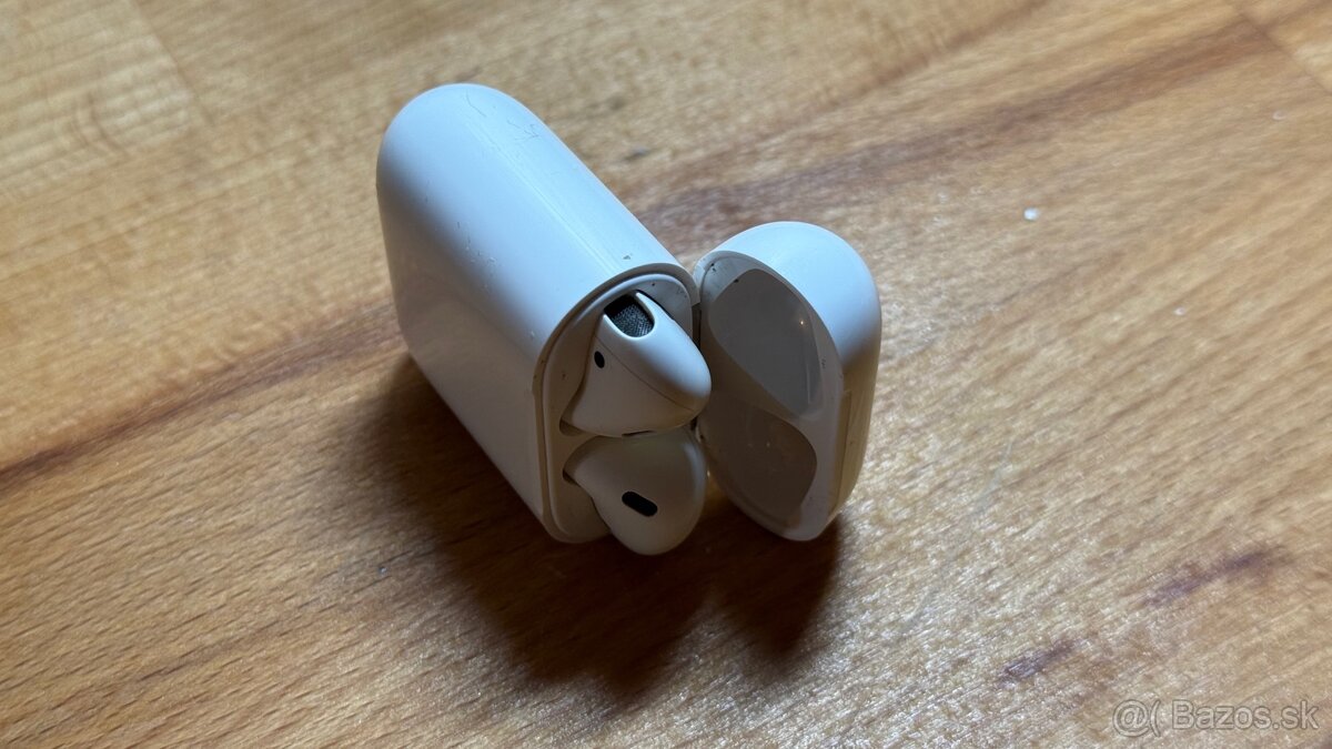 Apple AirPods slúchadlá s puzdrom (2. generácia)