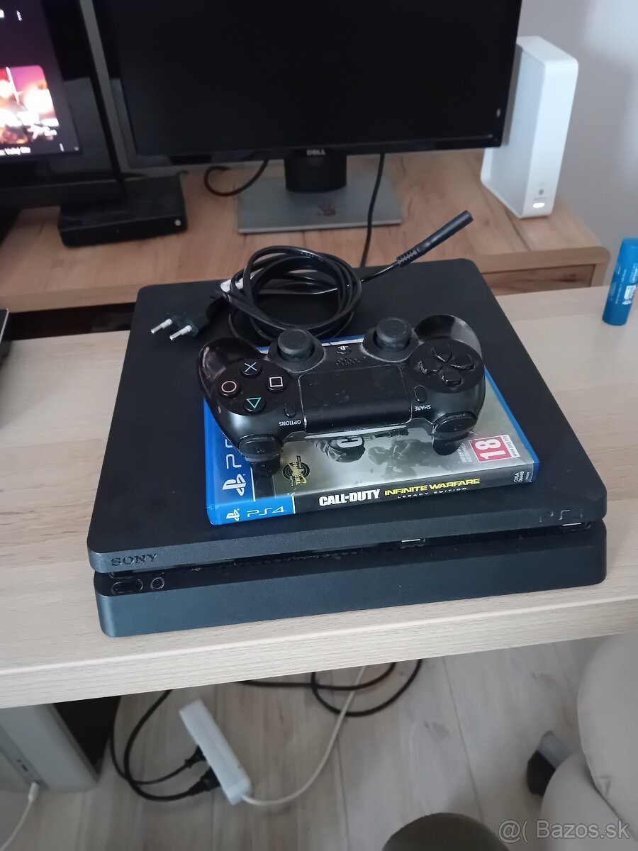 Predám playstation 4 + 1 joystick + 6 hier