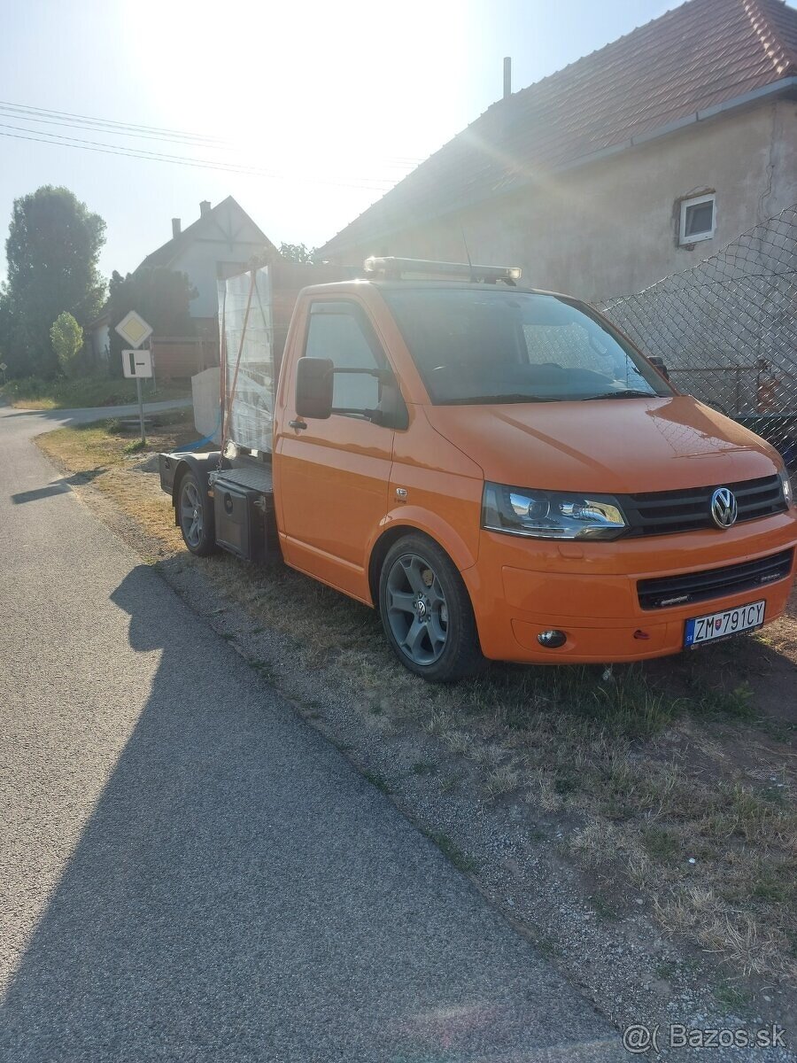 VW T5 2.0tdi 4x4 + minibager Bobcat E10Z  2020