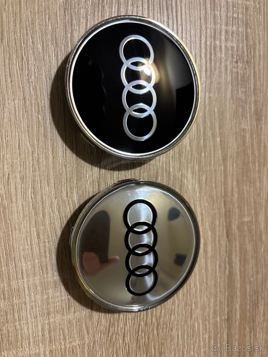 Stredové krytky (pukličky) Audi - priemer 68 mm čierne/sivé