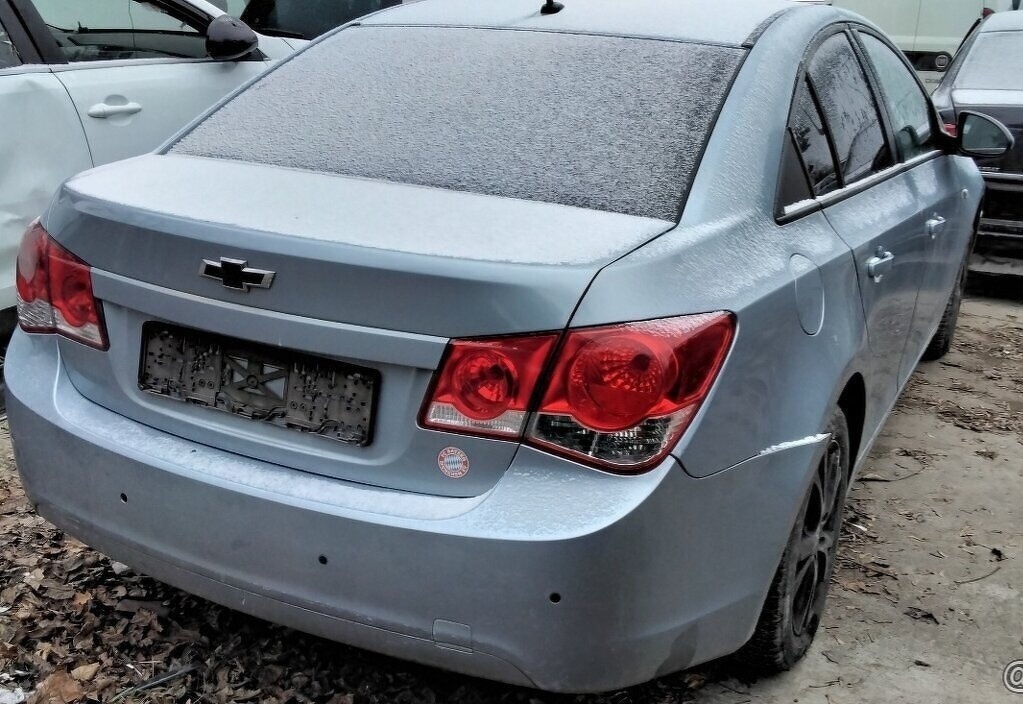 Chevrolet Cruze 1.6 2011 predám DVERE, MOTOR F16D4, ZADNÁ KA