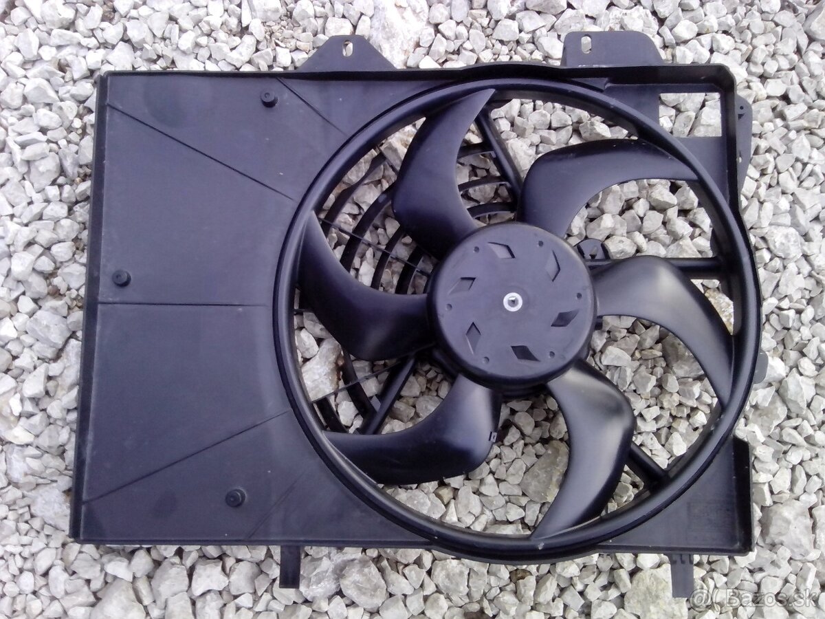 Na peugeot 208 predám ventilator chladiča, č.GMV140CEM00,  9