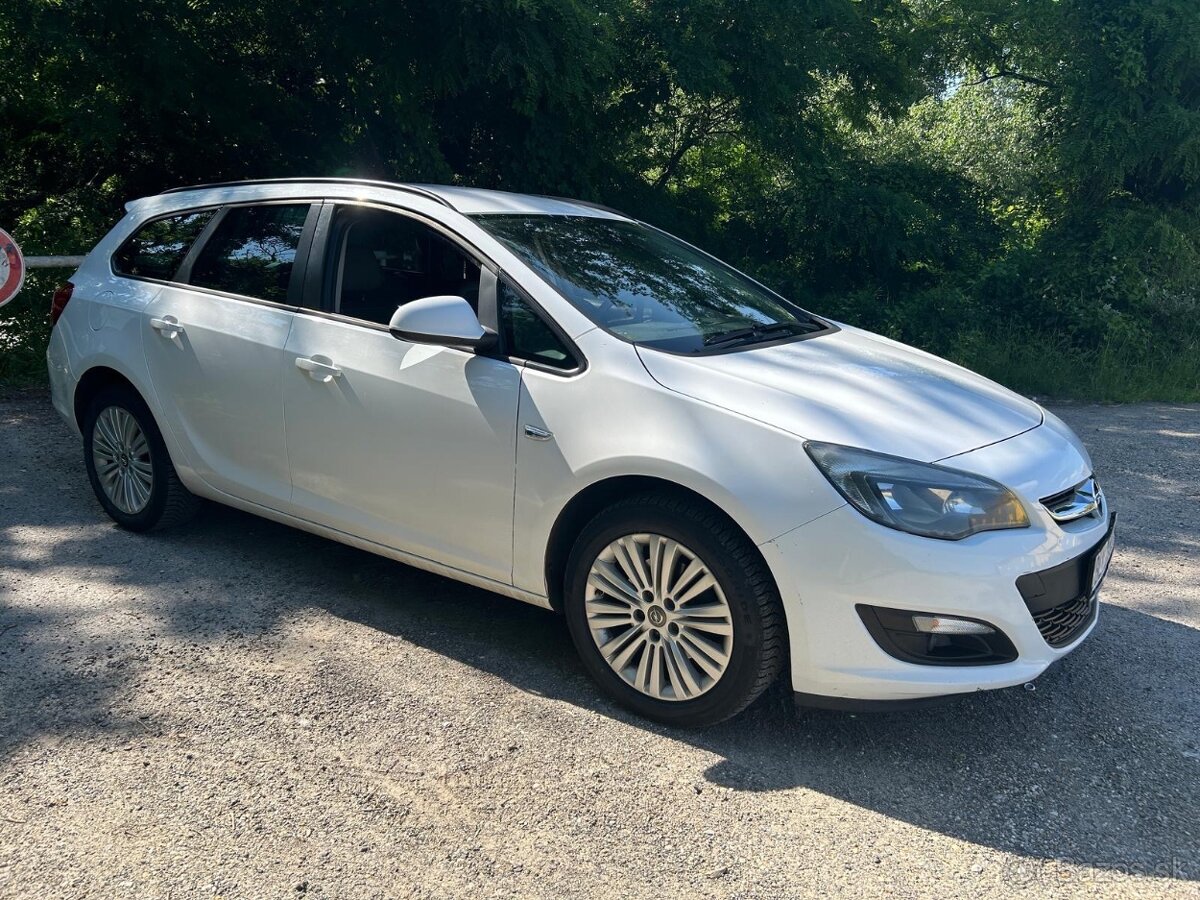 OPEL Astra J sportwagon - combi