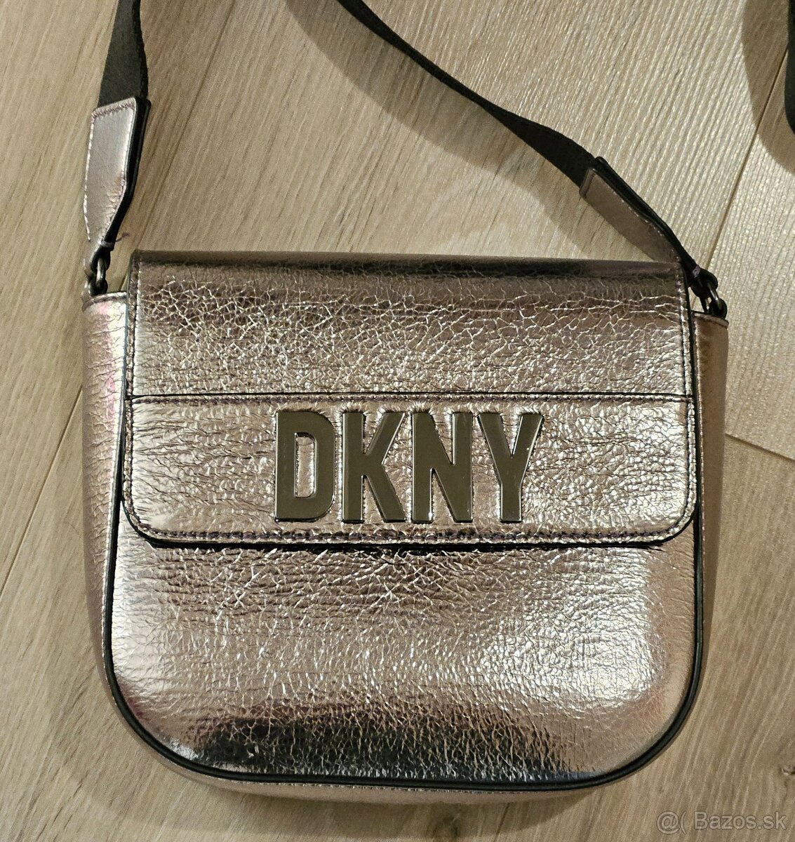 DKNY METALIC KABELKA