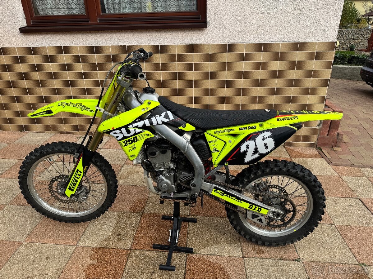 Suzuki rmz 250 2015 vstrek