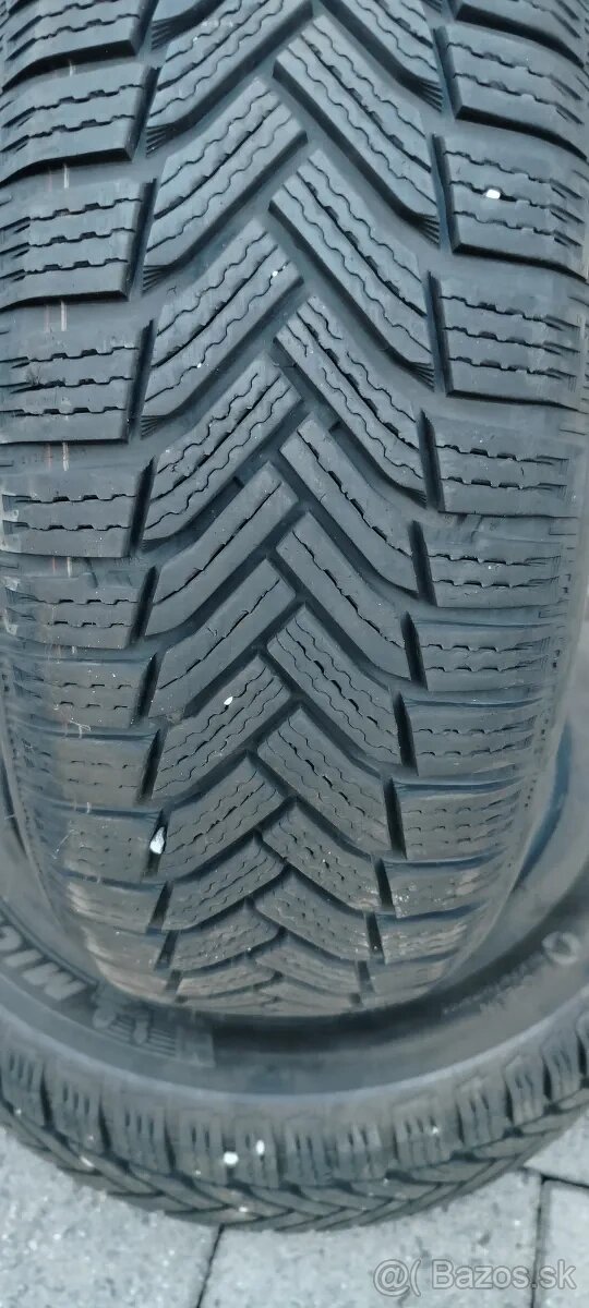 Predám 2 zimné pneumatiky 185/65 R15 92T Michelin