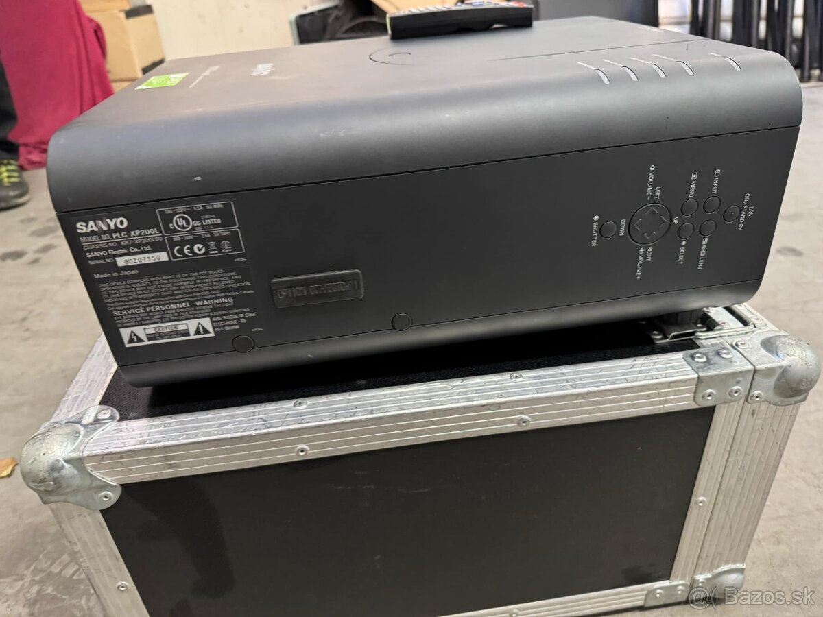 Sanyo PLC-XP200L Projector