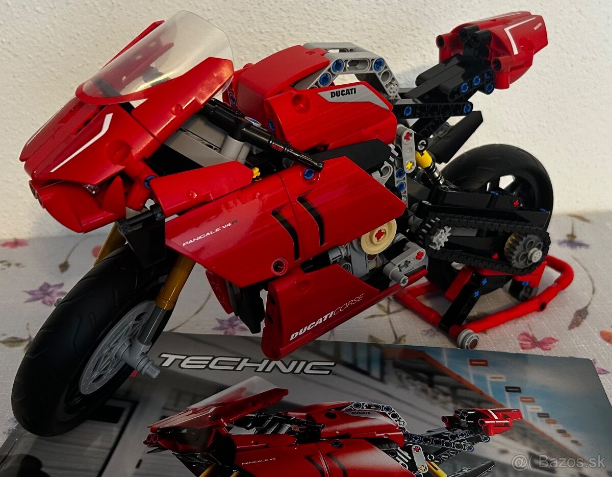 LEGO Technic 42107 Ducati Panigale V4 R