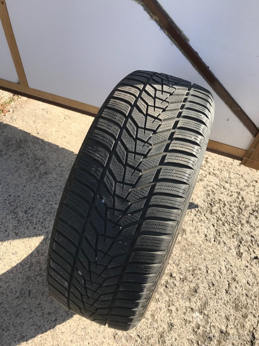 Hankook winter i  cept evo3 x 235 50 r19 103v