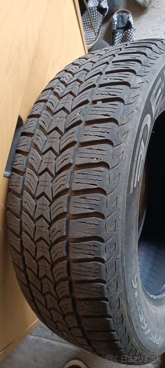 Predám zimné pneumatiky 215/65r16