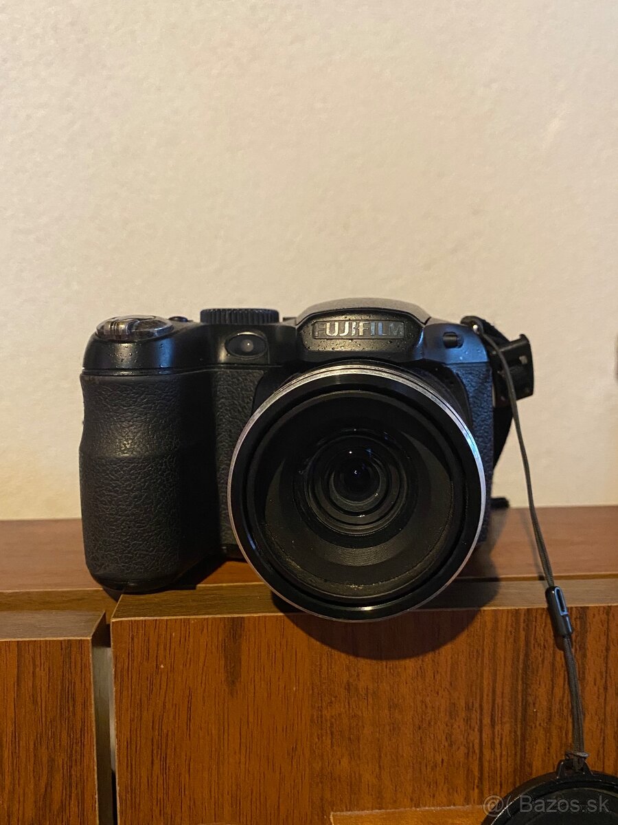 Fujifilm FinePix S1800