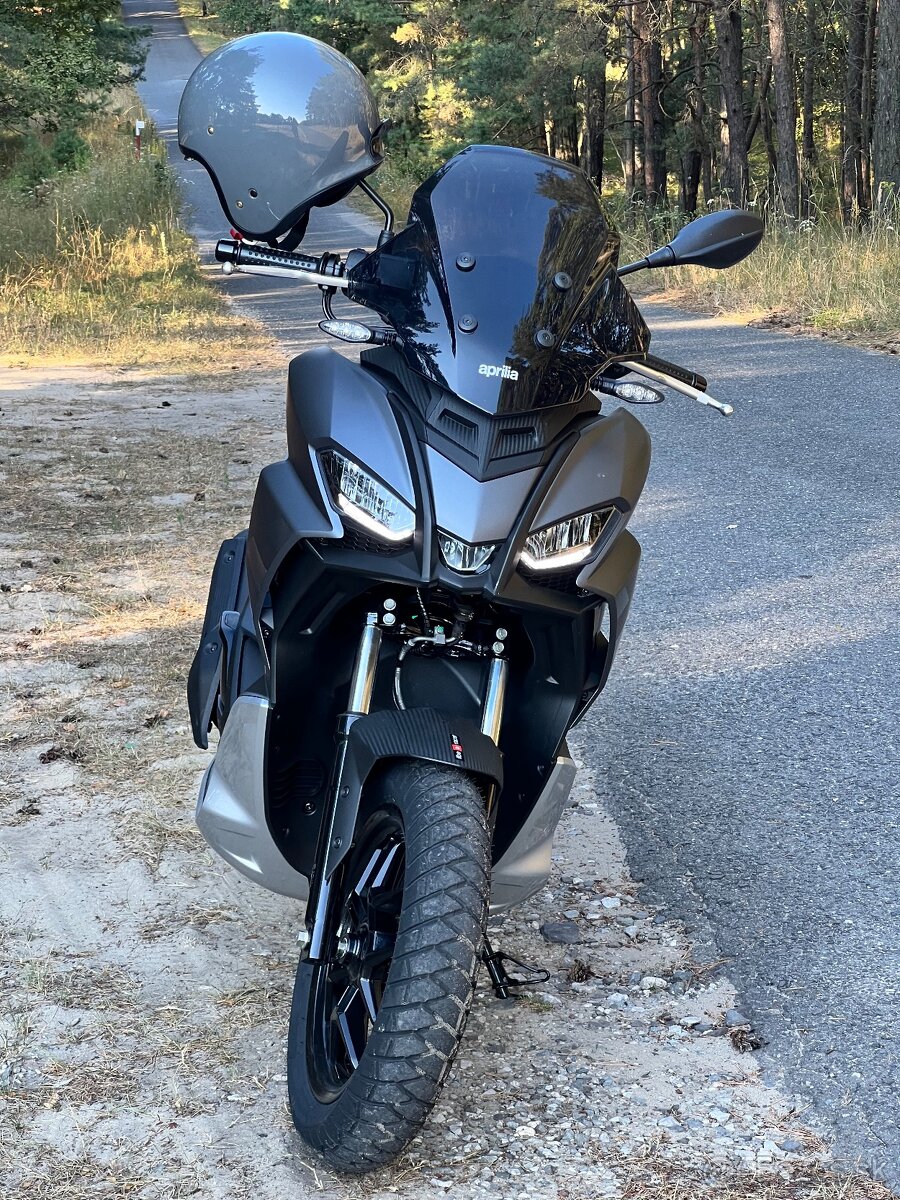 Aprilia SR GT 200