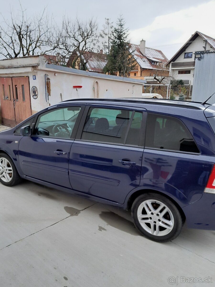 Zafira 7miestne.lpg