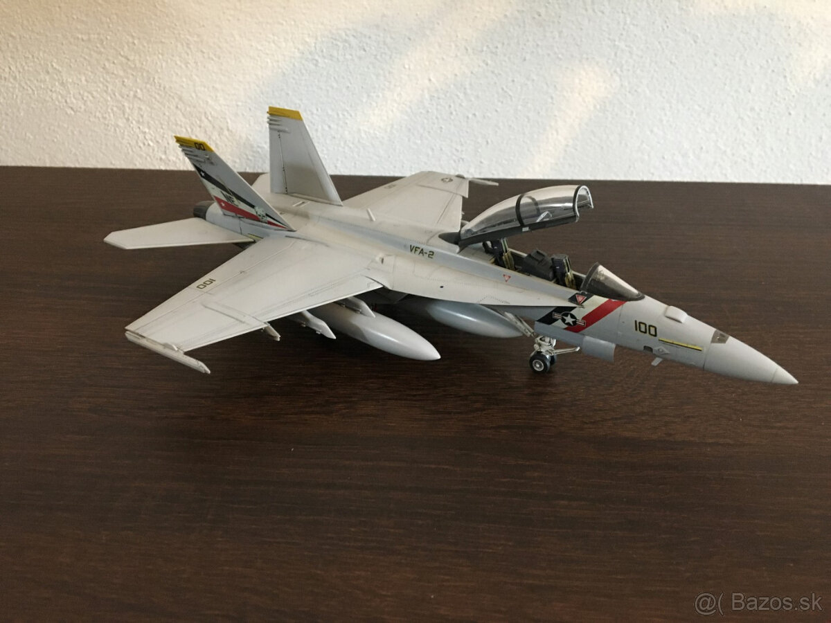 Model F-18F Super Hornet 1:72