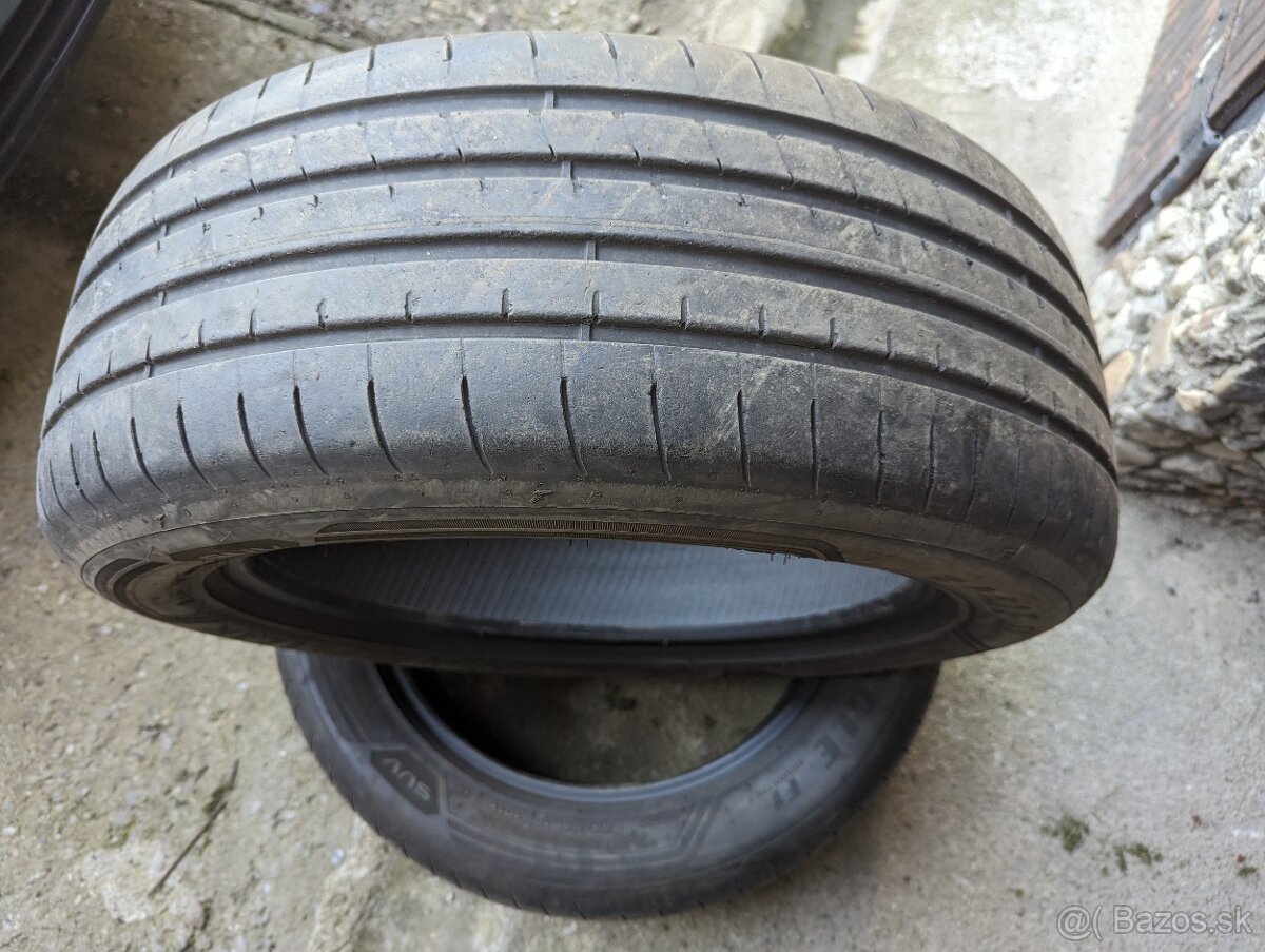 Goodyear eagle F1 235/55 r19