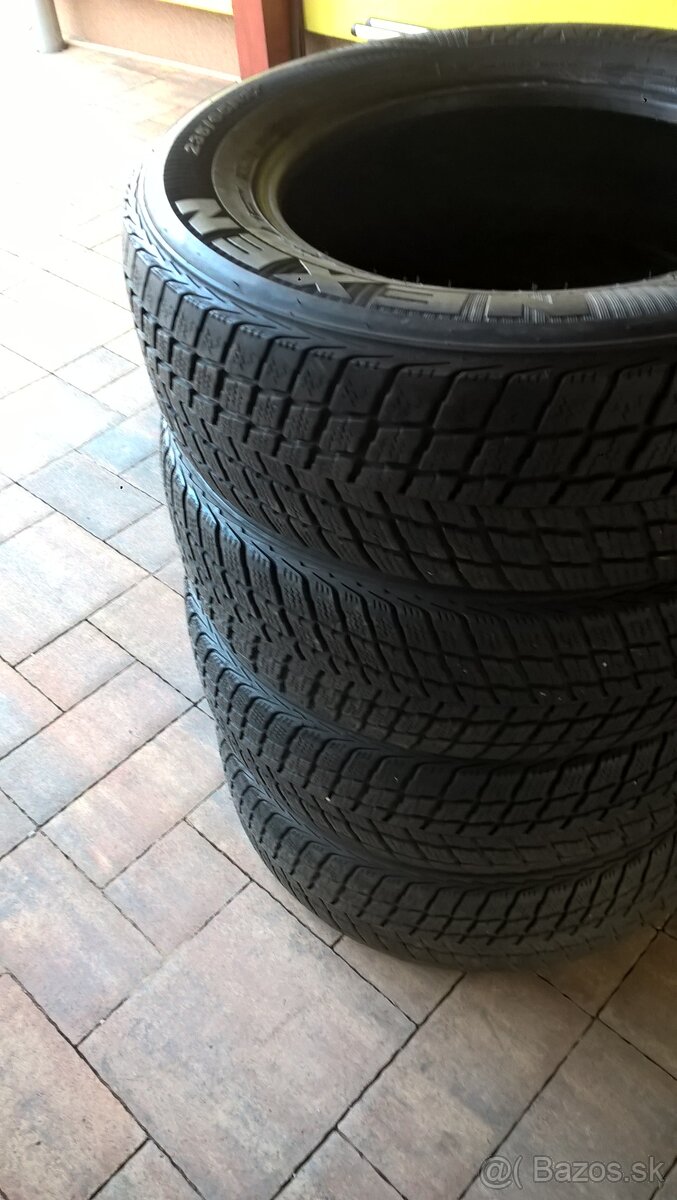 ZIMNÉ 235/65 R17 4 ks NEXEN 6 mm  a 2 ks MICHELIN cca 6-7 mm