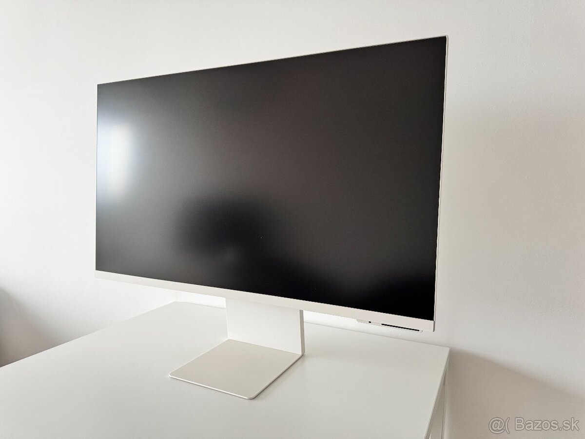 Samsung M8 32" smart monitor