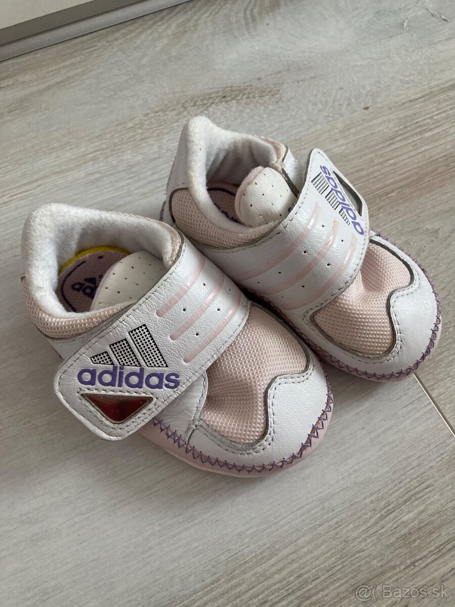 Detske capacky adidas veľkosť 19