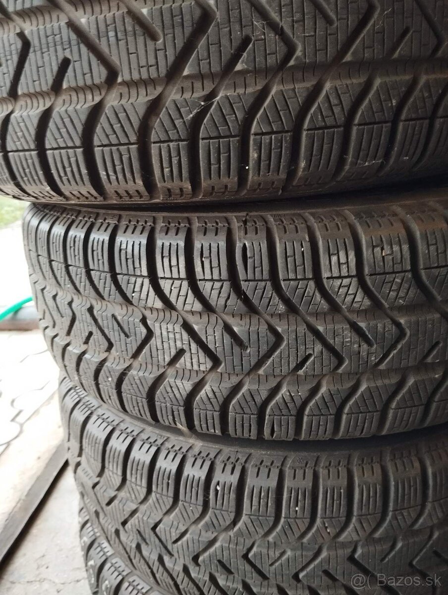 Sada diskov 5x100 6JX15 zimne pneu. 185/55R 15 SKODA