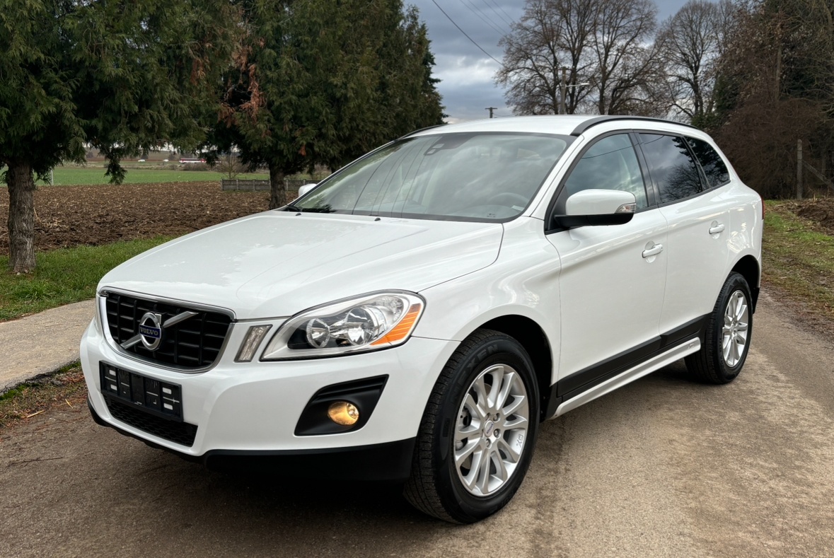 VOLVO XC60 2.4 D4 MOMENTUM MANUÁL