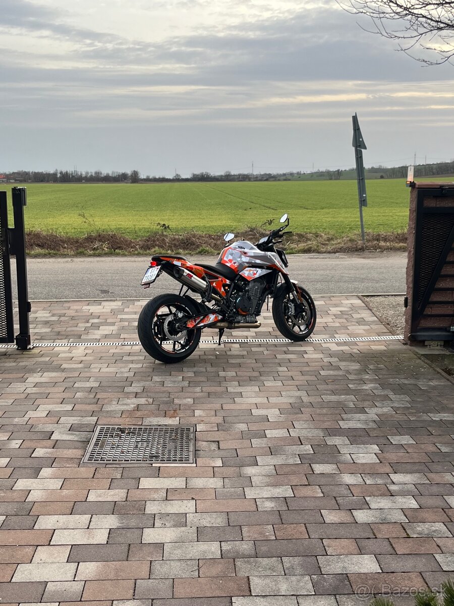 KTM Duke 790