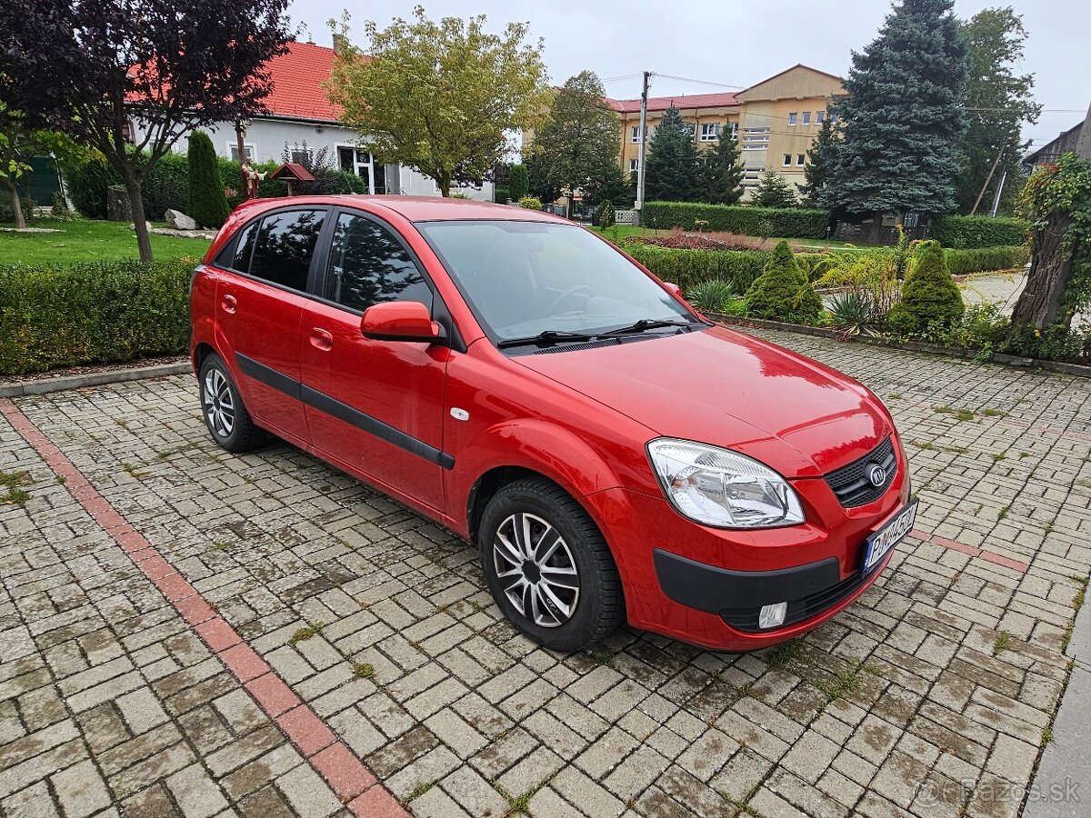 Predám KIA RIO AUTOMAT