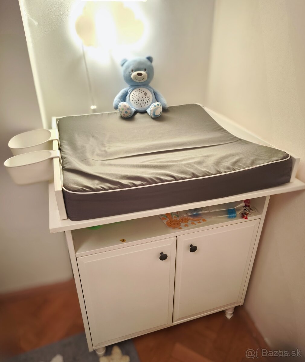 Hemnes IKEA prebaľovacia komoda