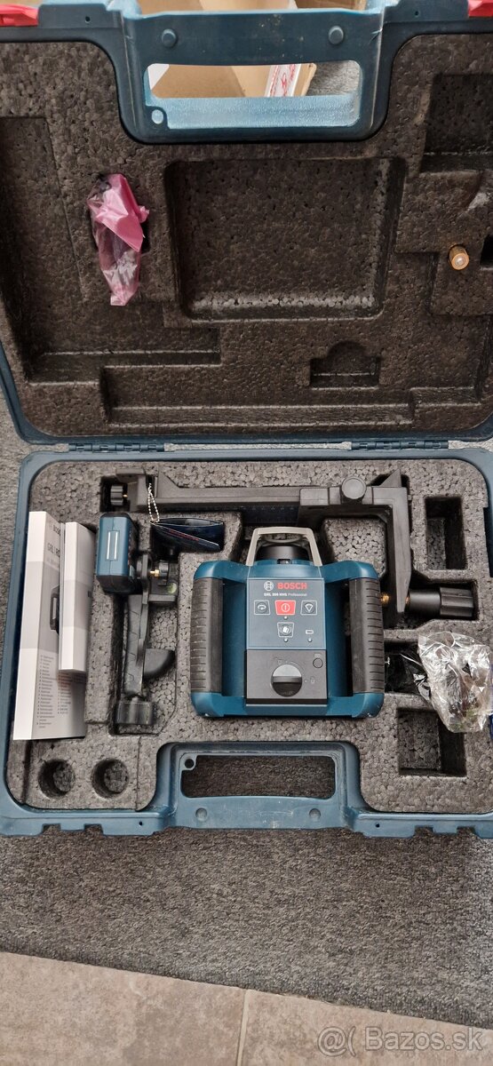 Bosch GRL300HVG, pravítko, statív.