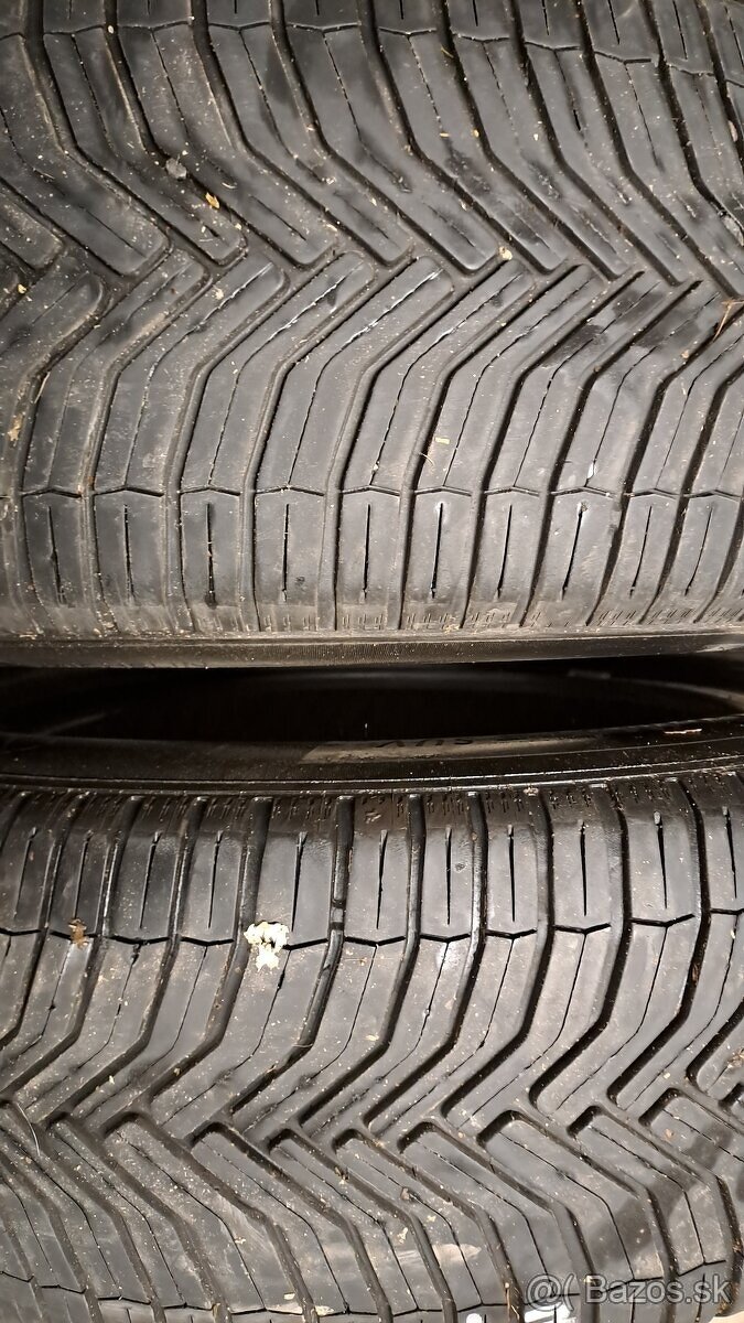 Predám 2ks jazdené celoročné 225/60r18-104W Michelin