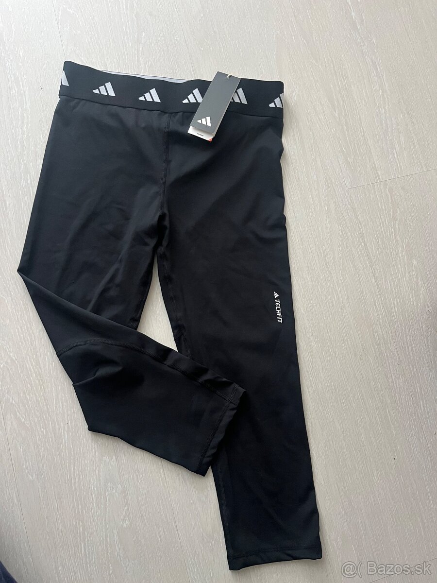 Dámske capri leginy zn. Adidas veľkosť M