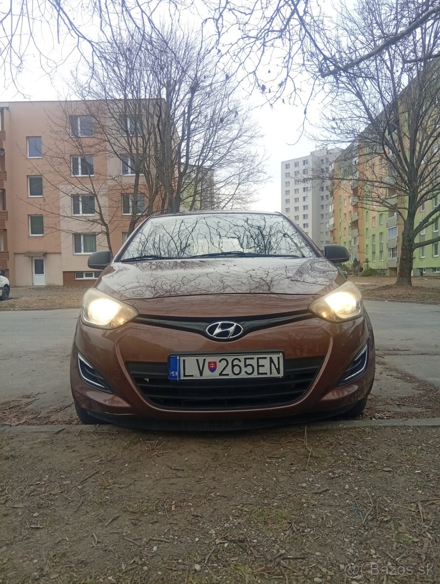 HYUNDAI i20