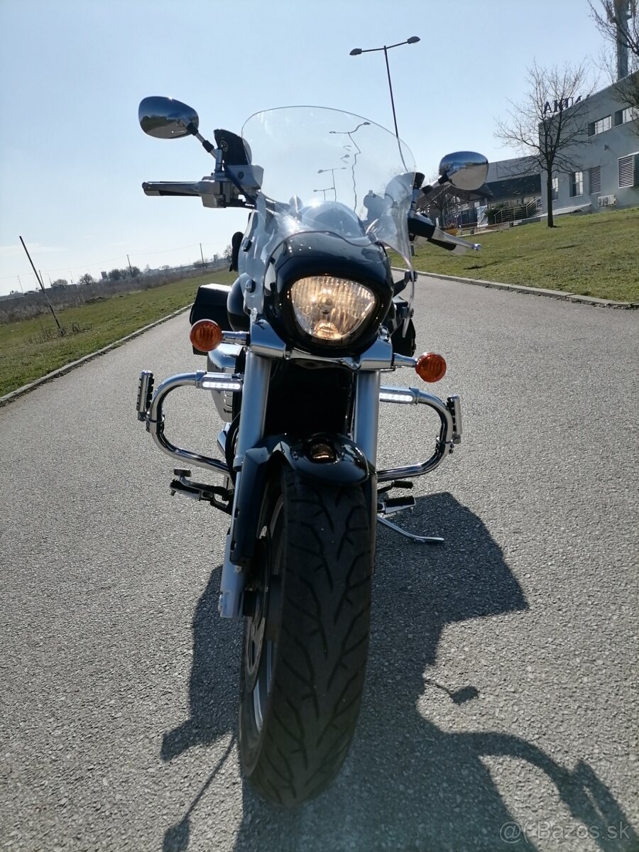 Suzuki intruder M 800.