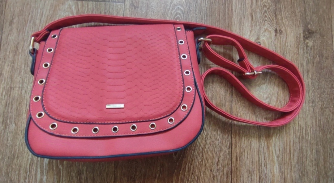 Nová crossbody kabelka